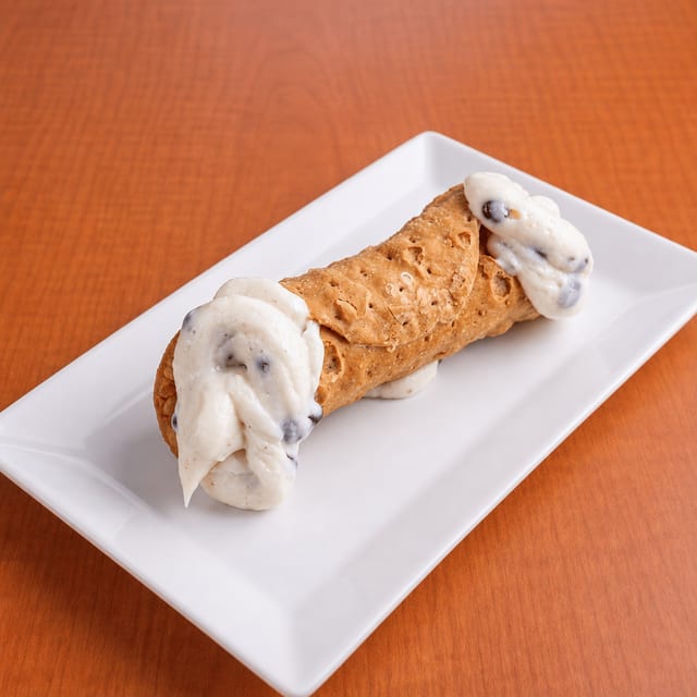 Cannoli.